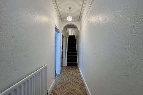 3 bedroom end of terrace house to rent, Biddulph Road, Mossley, Congleton