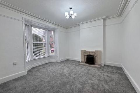 3 bedroom end of terrace house to rent, Biddulph Road, Mossley, Congleton