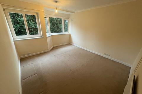 undefined, South Bank, Surbiton
