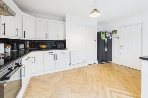 undefined, Tamar Grove, Hull