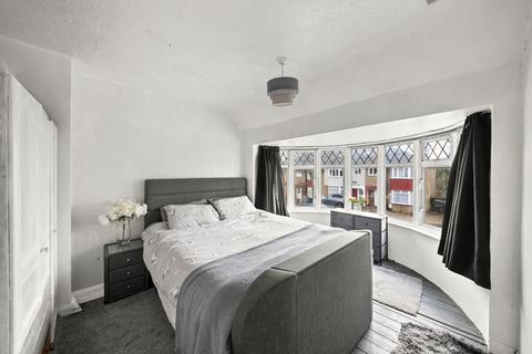 3 bedroom end of terrace house for sale, Reading Road, Northolt, Middlesex