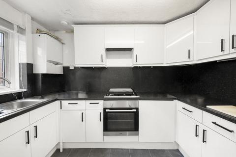 2 bedroom end of terrace house for sale, Blenheim Road, Northolt
