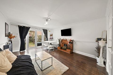 2 bedroom end of terrace house for sale, Blenheim Road, Northolt