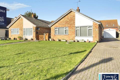 3 bedroom bungalow for sale, Kirkhurst Close, Brightlingsea, CO7