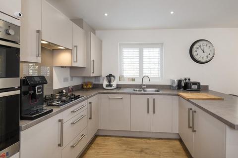 4 bedroom detached house for sale, Hailwood Drive, Edenbridge, TN8