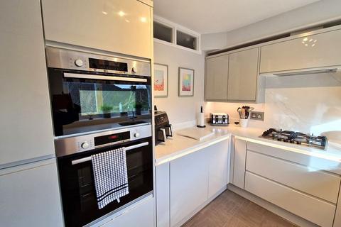 1 bedroom flat for sale, The Avenue, Hatch End
