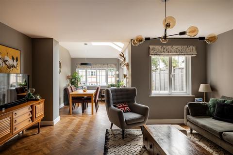 3 bedroom terraced house for sale, Hartington Close, Reigate