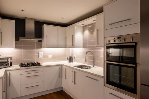 3 bedroom terraced house for sale, Hartington Close, Reigate