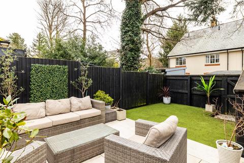 3 bedroom terraced house for sale, Hartington Close, Reigate
