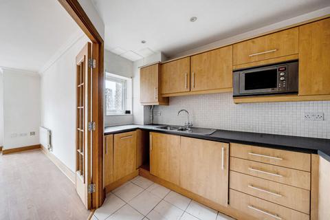 2 bedroom apartment for sale, Sandringham Court Skerne Walk Kingston Upon Thames Surrey KT2