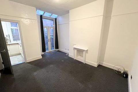 2 bedroom semi-detached house to rent, New Lane, Eccles