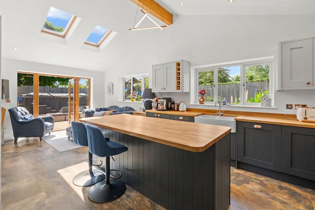 3 bedroom detached bungalow for sale in Worcester on OnTheMarket 3 bedroom detached bungalow for sale in Worcester on OnTheMarket
