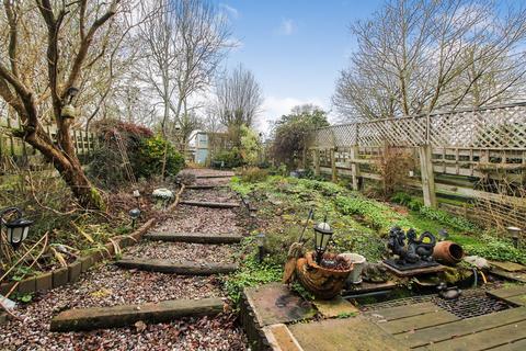 3 bedroom end of terrace house for sale, Chestnut Avenue, Bedford MK43