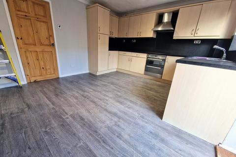 3 bedroom semi-detached house to rent, Somerville, Peterborough, PE4