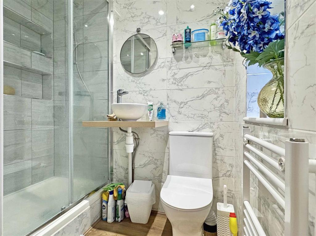 En-Suite To Bedroom 2.jpg