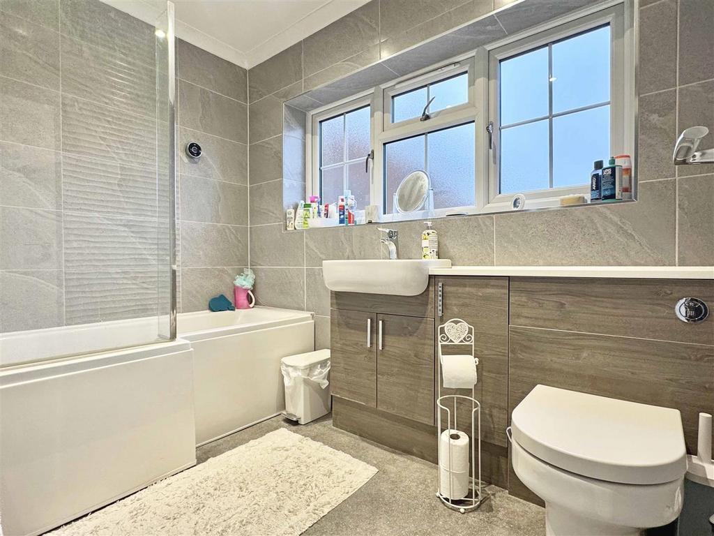 Family Bathroom.jpg