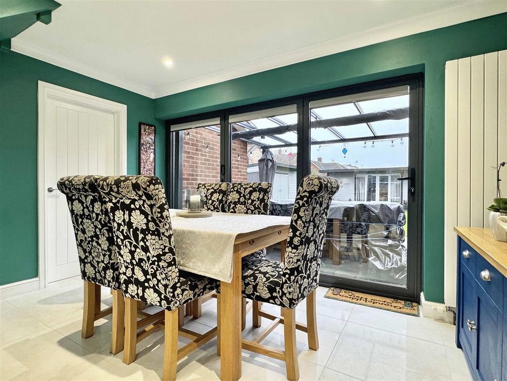 Dining Area.jpg