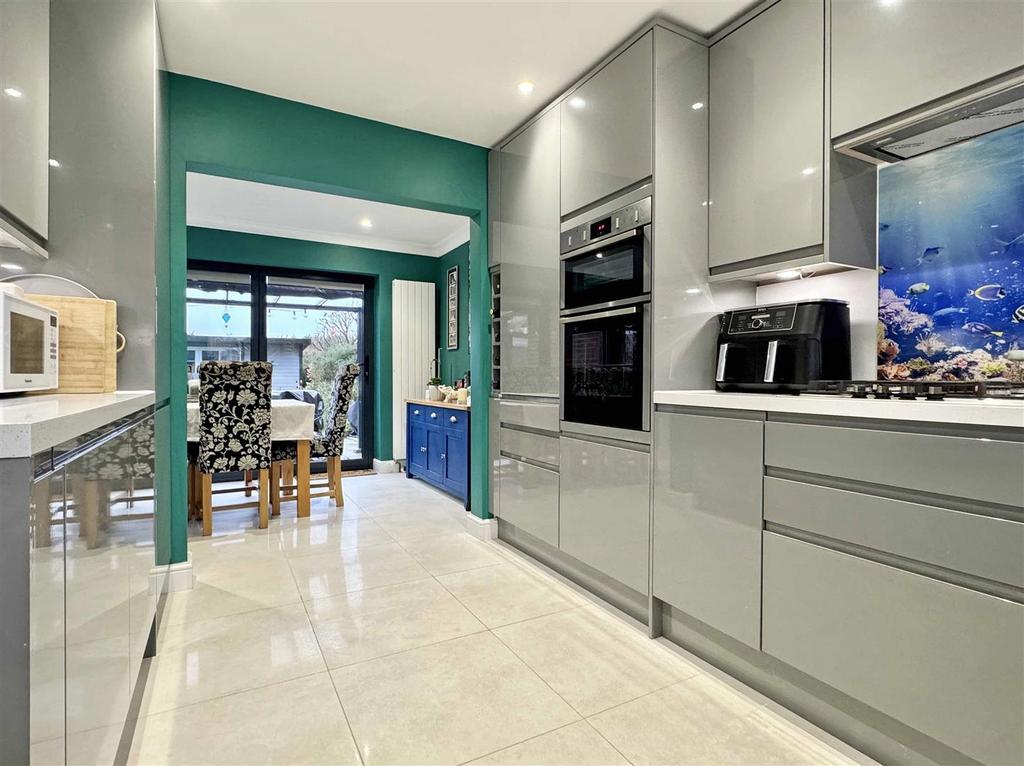 Kitchen c.jpg