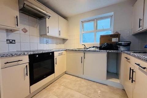 2 bedroom flat to rent, Pickford Gardens, Slough, SL1 3GQ