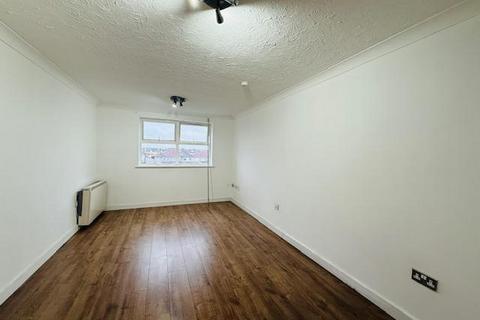 2 bedroom flat to rent, Pickford Gardens, Slough, SL1 3GQ