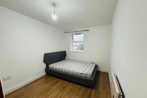 2 bedroom flat to rent, Pickford Gardens, Slough, SL1 3GQ