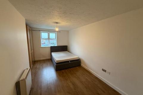 2 bedroom flat to rent, Pickford Gardens, Slough, SL1 3GQ