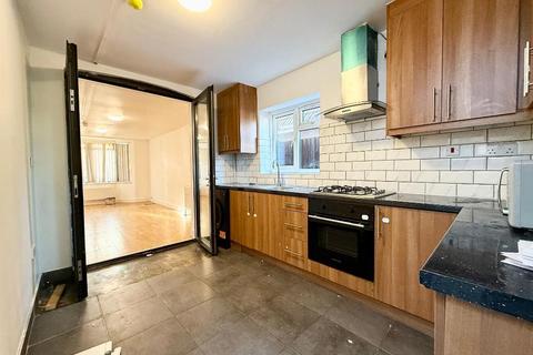 undefined, Dunstable Road, Kingsway, Luton, Bedfordshire, LU4 8DL