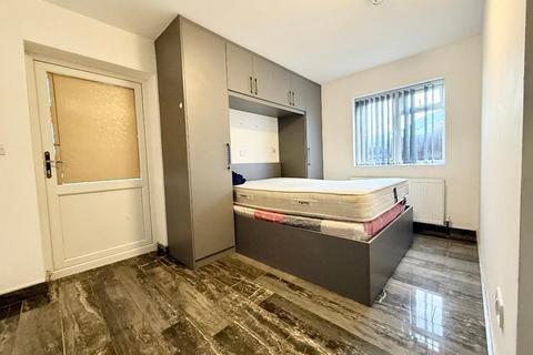 undefined, Dunstable Road, Kingsway, Luton, Bedfordshire, LU4 8DL