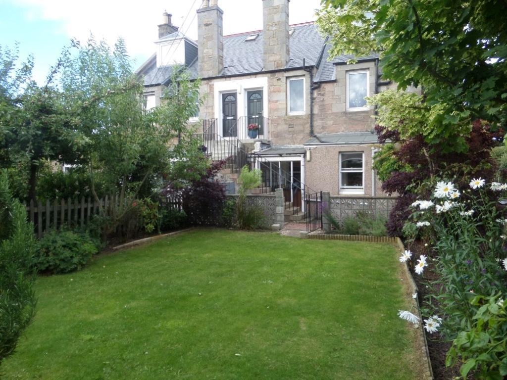 Back garden 1 (Medium)