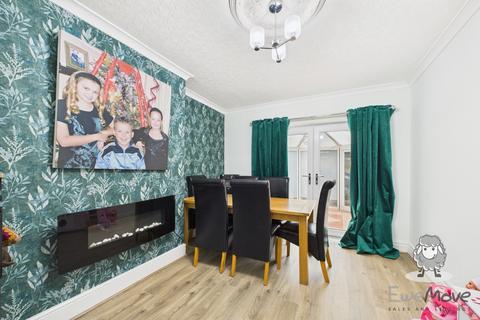3 bedroom semi-detached house for sale, Parkside Avenue, Sutton Manor, St. Helens, Merseyside, WA9