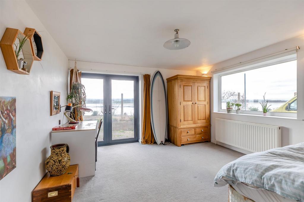 8586262-interior02.jpg