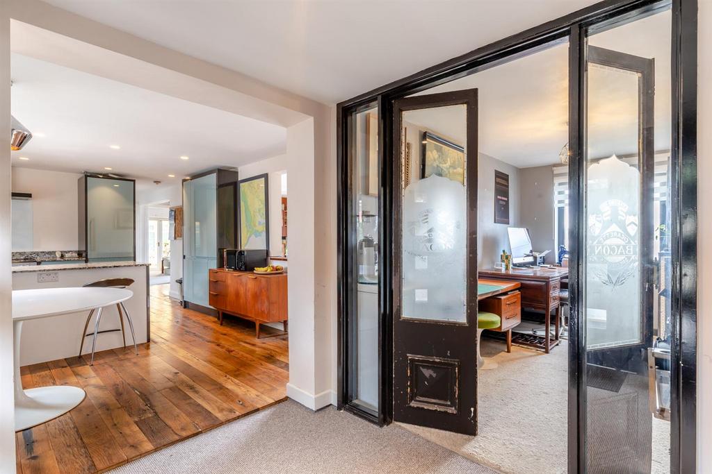 8586262-interior08.jpg