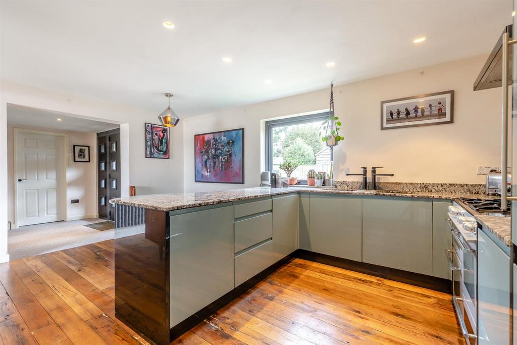8586262-interior11.jpg