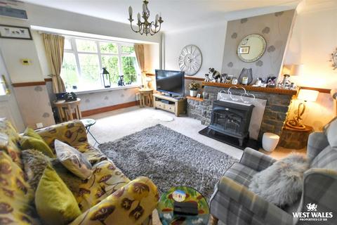 3 bedroom terraced house for sale, Saunders Road, Sageston, Tenby