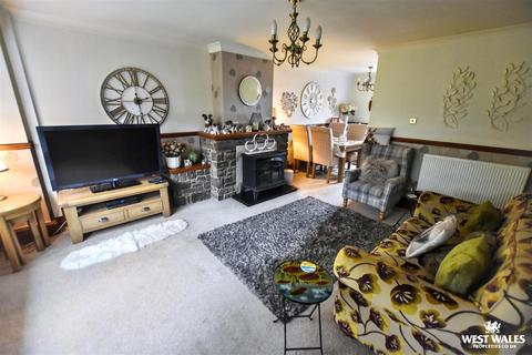 3 bedroom terraced house for sale, Saunders Road, Sageston, Tenby
