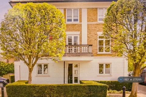 1 bedroom in a flat share to rent, Chiswick, London, W4