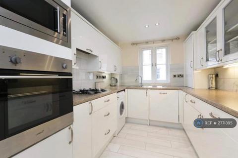 1 bedroom in a flat share to rent, Chiswick, London, W4