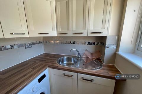 1 bedroom flat to rent, Holtspur Avenue, Wooburn Green , High Wycombe, HP10