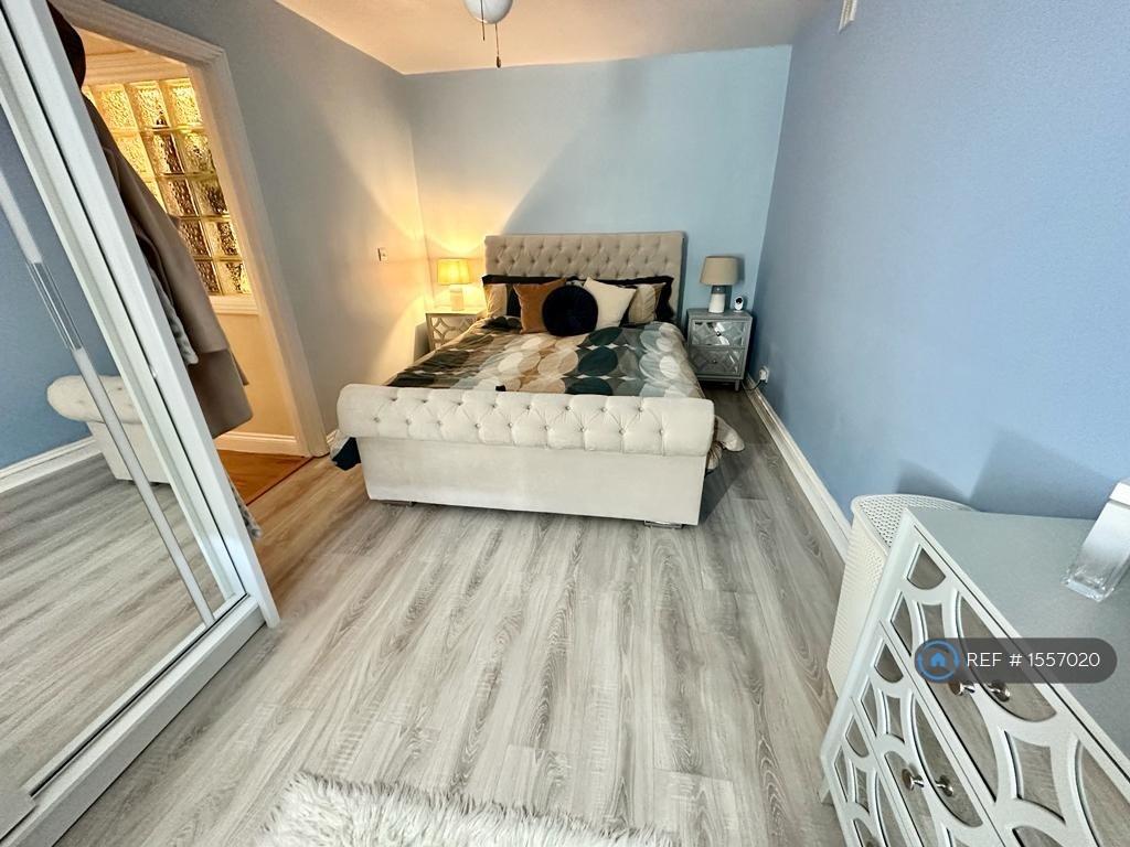 Large Double Bedroom /Garden View