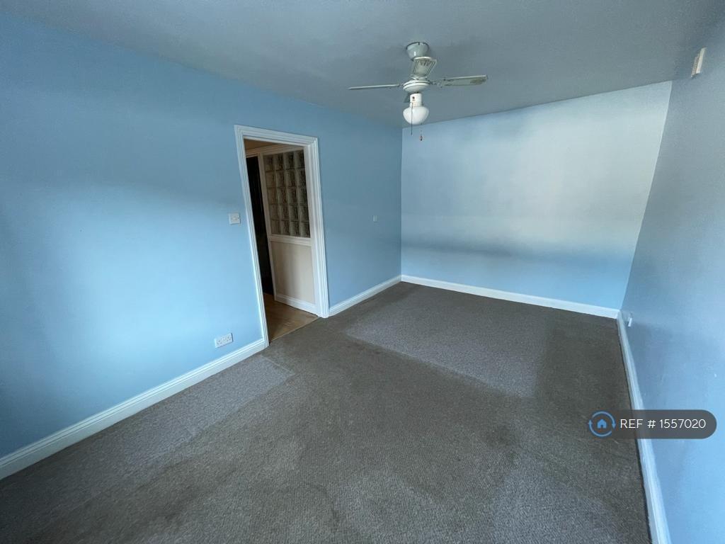 Large Double Bedroom (Without Furniture)