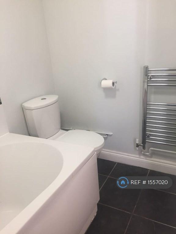 Good Sized Bathroom