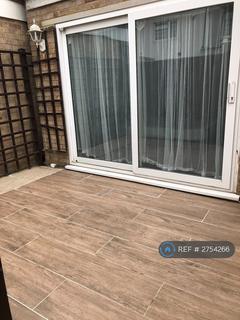 2 bedroom flat to rent, Aintree Close, Colnbrook, Slough, SL3