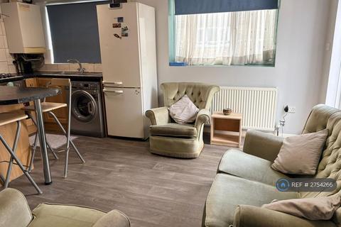 2 bedroom flat to rent, Aintree Close, Colnbrook, Slough, SL3