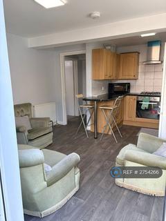2 bedroom flat to rent, Aintree Close, Colnbrook, Slough, SL3