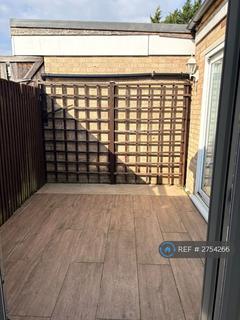 2 bedroom flat to rent, Aintree Close, Colnbrook, Slough, SL3