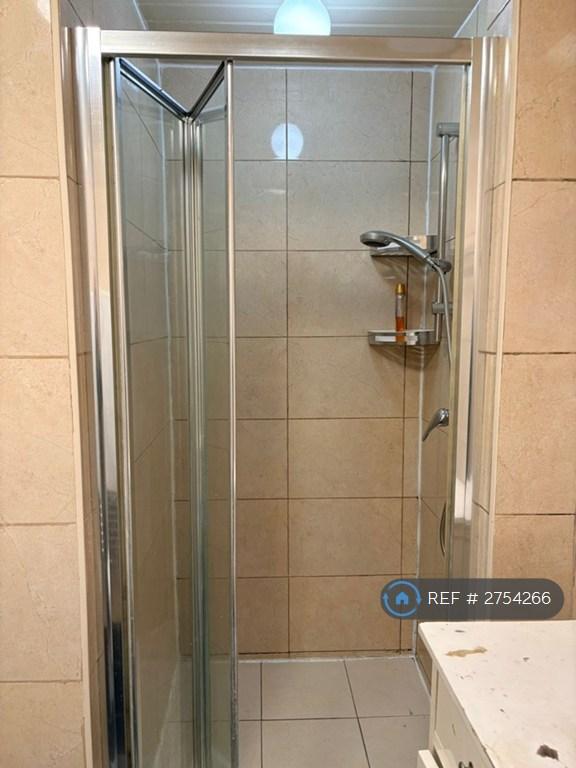 Shower Cuicle