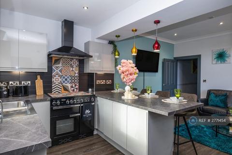 1 bedroom flat to rent, High Street, Wolstanton, Newcastle-Under-Lyme, ST5