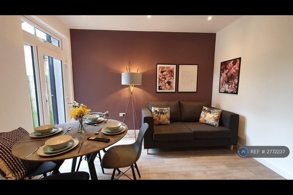 Nice Living And Dining Area To Socialise And Relax
