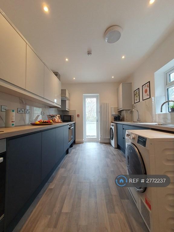 3. Modern Kitchen With Plenty Of Storage