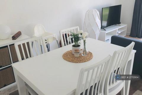 3 bedroom semi-detached house to rent, Lomas Close, Manchester, M5